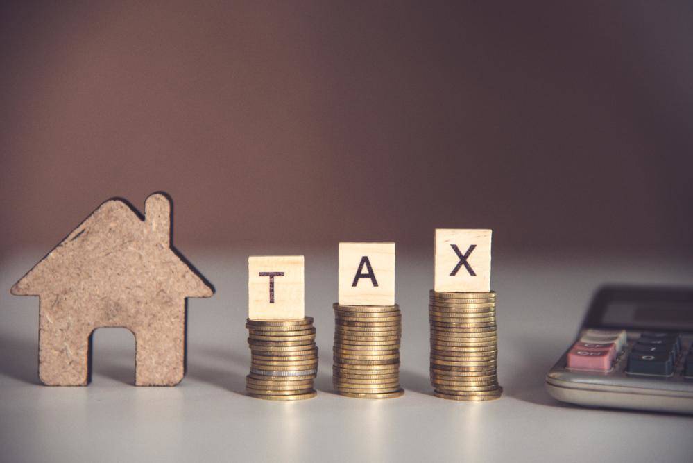 Save on taxes when selling a home in Hollywood Hills