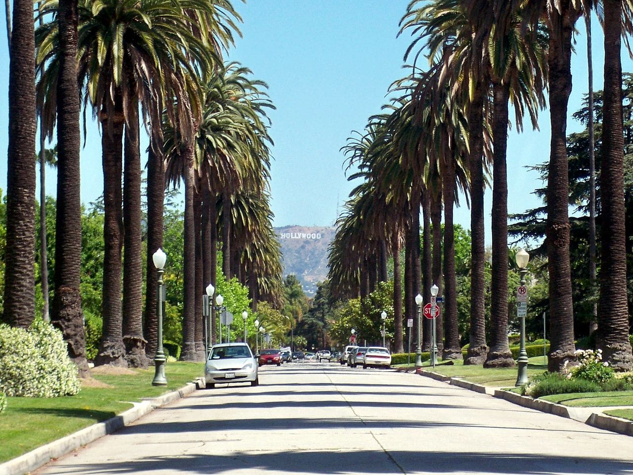 Hancock Park road in Los Angeles
